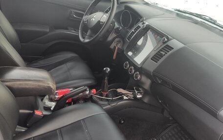 Mitsubishi Outlander III рестайлинг 3, 2010 год, 950 000 рублей, 5 фотография