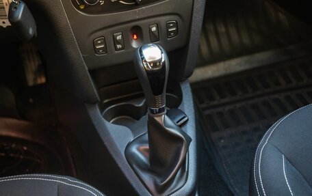 Renault Logan II, 2016 год, 800 000 рублей, 22 фотография