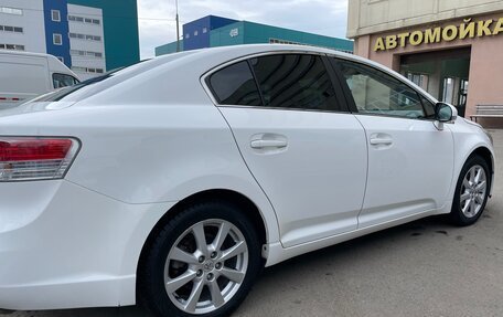 Toyota Avensis III рестайлинг, 2011 год, 990 000 рублей, 2 фотография