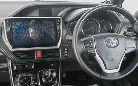 Toyota Esquire I, 2015 год, 1 969 000 рублей, 16 фотография