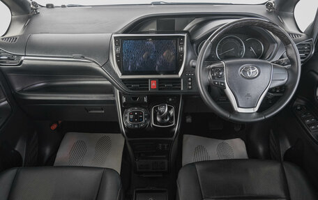 Toyota Esquire I, 2015 год, 1 969 000 рублей, 15 фотография