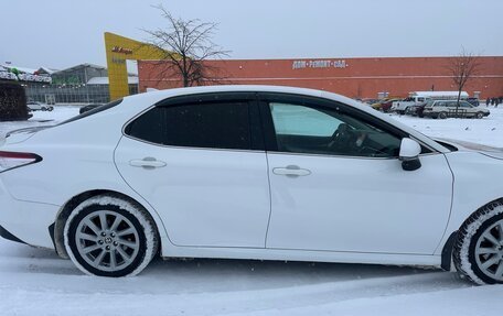 Toyota Camry, 2021 год, 2 100 000 рублей, 4 фотография