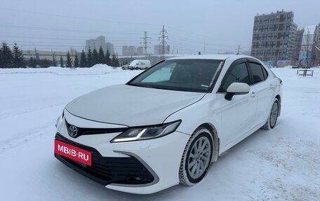 Toyota Camry, 2021 год, 2 100 000 рублей, 2 фотография