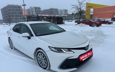 Toyota Camry, 2021 год, 2 100 000 рублей, 3 фотография