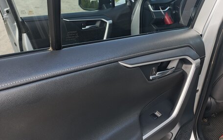 Toyota RAV4, 2020 год, 2 870 000 рублей, 13 фотография