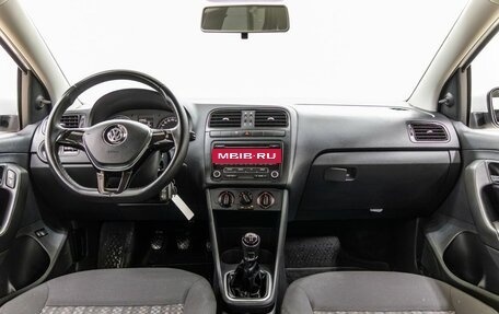 Volkswagen Polo VI (EU Market), 2016 год, 998 000 рублей, 14 фотография