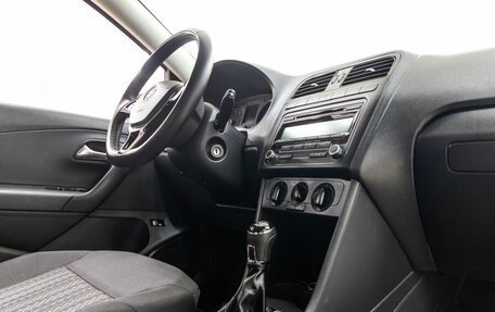 Volkswagen Polo VI (EU Market), 2016 год, 998 000 рублей, 30 фотография