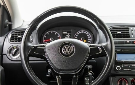 Volkswagen Polo VI (EU Market), 2016 год, 998 000 рублей, 24 фотография