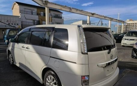 Toyota ISis I, 2011 год, 945 000 рублей, 2 фотография