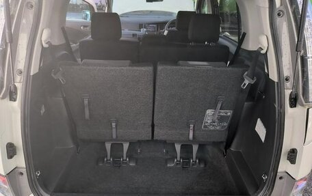 Toyota ISis I, 2011 год, 945 000 рублей, 16 фотография