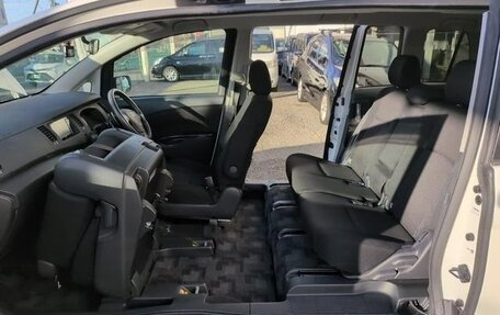 Toyota ISis I, 2011 год, 945 000 рублей, 22 фотография