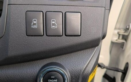 Toyota ISis I, 2011 год, 945 000 рублей, 23 фотография