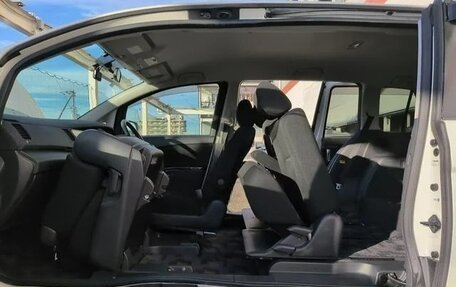 Toyota ISis I, 2011 год, 945 000 рублей, 21 фотография