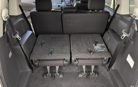 Toyota ISis I, 2011 год, 945 000 рублей, 17 фотография