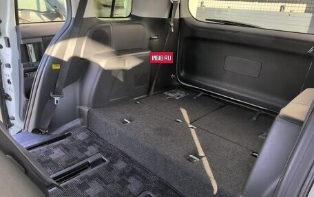 Toyota ISis I, 2011 год, 945 000 рублей, 19 фотография