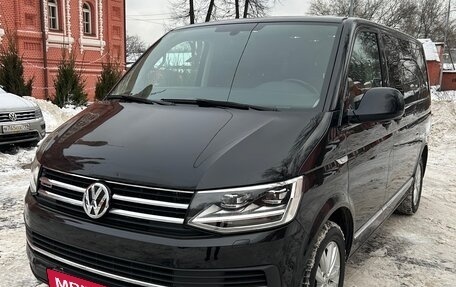 Volkswagen Multivan T6 рестайлинг, 2015 год, 3 850 000 рублей, 1 фотография