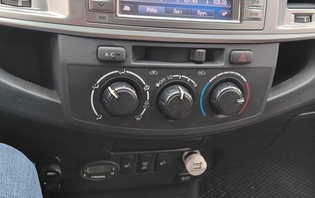 Toyota Hilux VII, 2014 год, 2 550 000 рублей, 12 фотография