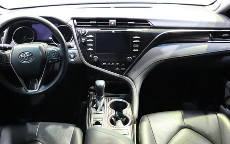 Toyota Camry, 2018 год, 2 700 000 рублей, 14 фотография