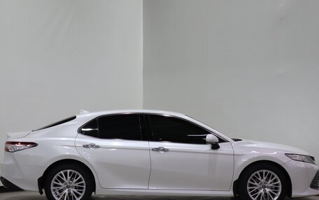 Toyota Camry, 2018 год, 2 700 000 рублей, 4 фотография