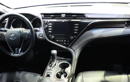 Toyota Camry, 2018 год, 2 700 000 рублей, 15 фотография