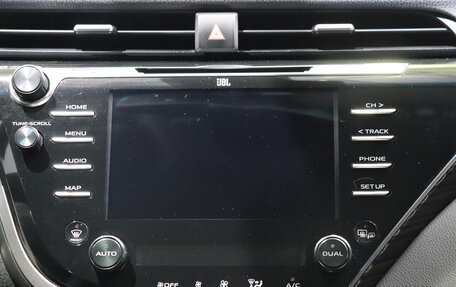 Toyota Camry, 2018 год, 2 700 000 рублей, 16 фотография