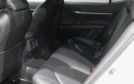 Toyota Camry, 2018 год, 2 700 000 рублей, 18 фотография