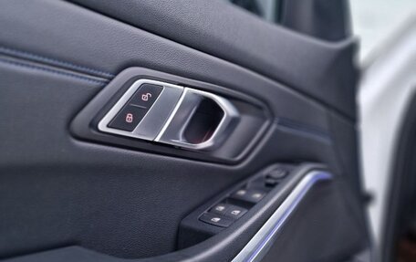 BMW 3 серия, 2019 год, 3 300 000 рублей, 11 фотография