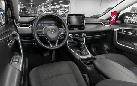 Toyota RAV4, 2020 год, 3 180 000 рублей, 7 фотография