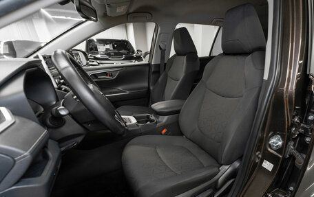 Toyota RAV4, 2020 год, 3 180 000 рублей, 9 фотография