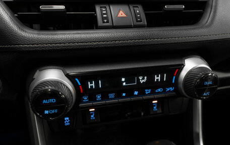 Toyota RAV4, 2020 год, 3 180 000 рублей, 16 фотография