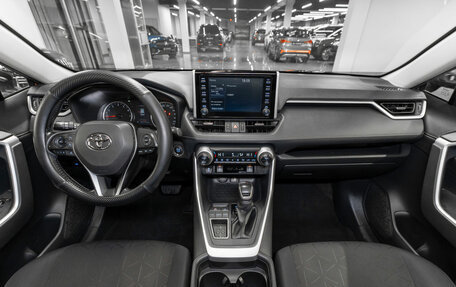 Toyota RAV4, 2020 год, 3 180 000 рублей, 8 фотография