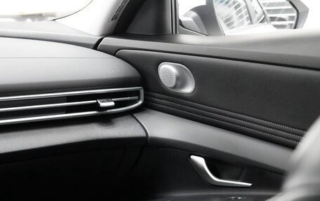 Hyundai Elantra, 2022 год, 2 100 000 рублей, 11 фотография