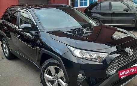 Toyota RAV4, 2019 год, 2 800 000 рублей, 2 фотография