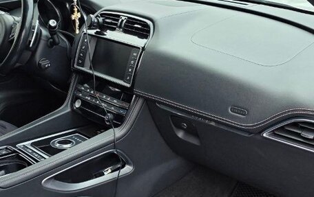 Jaguar F-Pace, 2017 год, 2 480 000 рублей, 7 фотография