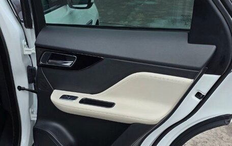 Jaguar F-Pace, 2017 год, 2 480 000 рублей, 12 фотография