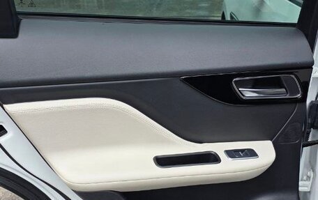 Jaguar F-Pace, 2017 год, 2 480 000 рублей, 16 фотография