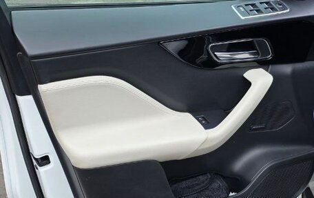 Jaguar F-Pace, 2017 год, 2 480 000 рублей, 17 фотография