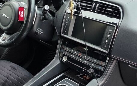 Jaguar F-Pace, 2017 год, 2 480 000 рублей, 10 фотография