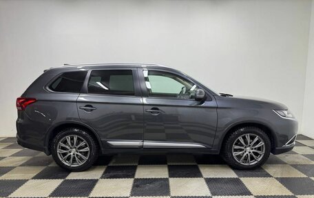 Mitsubishi Outlander III рестайлинг 3, 2018 год, 2 200 000 рублей, 4 фотография