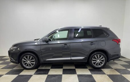 Mitsubishi Outlander III рестайлинг 3, 2018 год, 2 200 000 рублей, 8 фотография