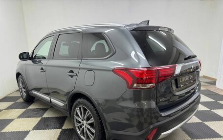 Mitsubishi Outlander III рестайлинг 3, 2018 год, 2 200 000 рублей, 7 фотография