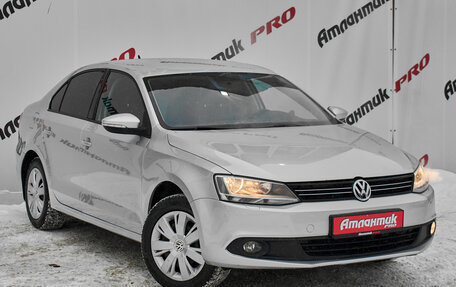 Volkswagen Jetta VI, 2013 год, 925 000 рублей, 3 фотография