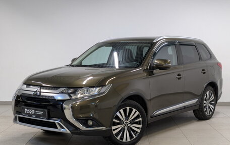 Mitsubishi Outlander III рестайлинг 3, 2019 год, 2 200 000 рублей, 1 фотография