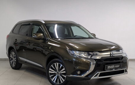Mitsubishi Outlander III рестайлинг 3, 2019 год, 2 200 000 рублей, 3 фотография