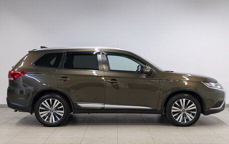 Mitsubishi Outlander III рестайлинг 3, 2019 год, 2 200 000 рублей, 4 фотография