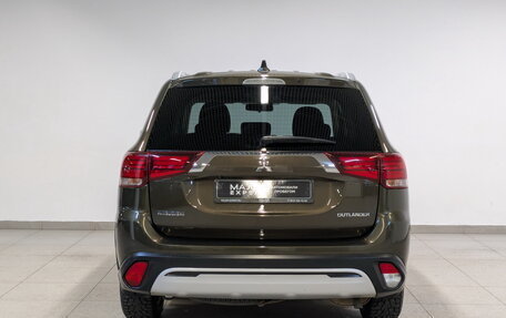 Mitsubishi Outlander III рестайлинг 3, 2019 год, 2 200 000 рублей, 6 фотография