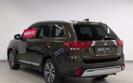 Mitsubishi Outlander III рестайлинг 3, 2019 год, 2 200 000 рублей, 7 фотография