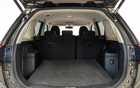 Mitsubishi Outlander III рестайлинг 3, 2019 год, 2 200 000 рублей, 10 фотография