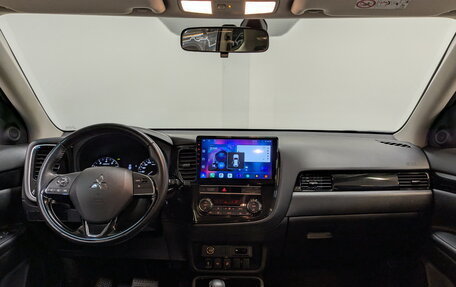 Mitsubishi Outlander III рестайлинг 3, 2019 год, 2 200 000 рублей, 14 фотография