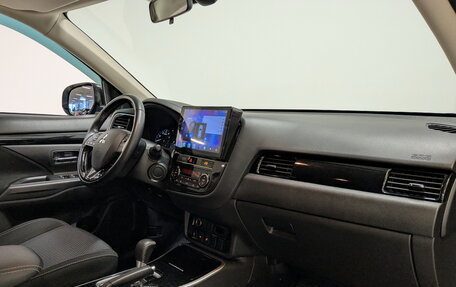 Mitsubishi Outlander III рестайлинг 3, 2019 год, 2 200 000 рублей, 11 фотография